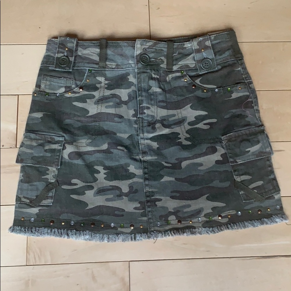Camo skirt with removable belt